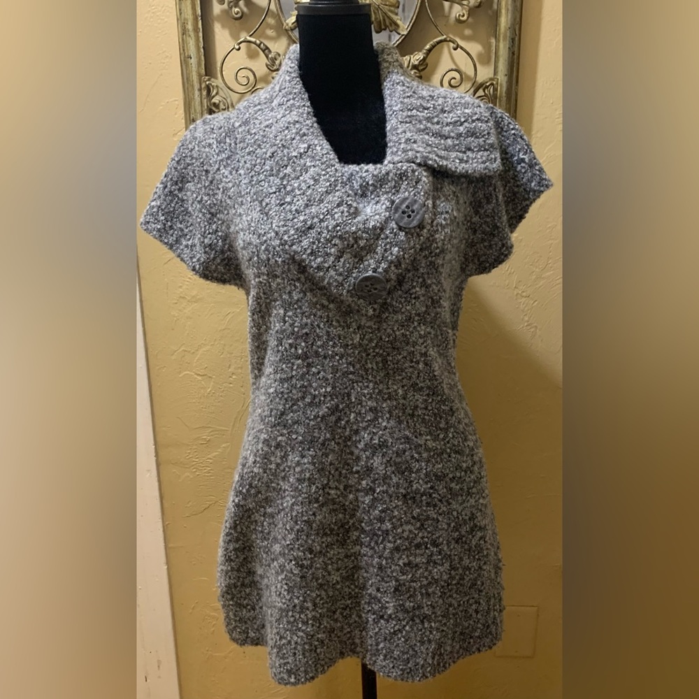 Mercer & Madison Cozy Gray Sweater with Short Sleeves